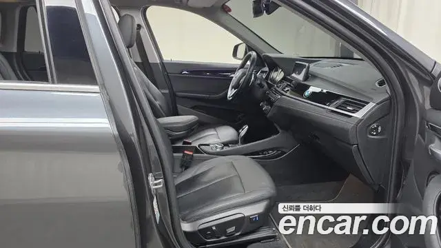 BMW X1 2022 — Photo 12/31