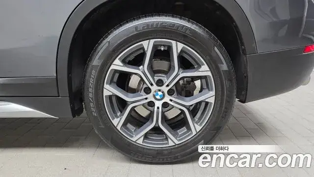 BMW X1 2022 — Photo 19/31