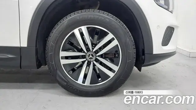 Mercedes-Benz GLB-Class 2021 — Фото 4/20