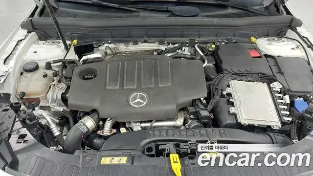 Mercedes-Benz GLB-Class 2021 — Фото 5/20