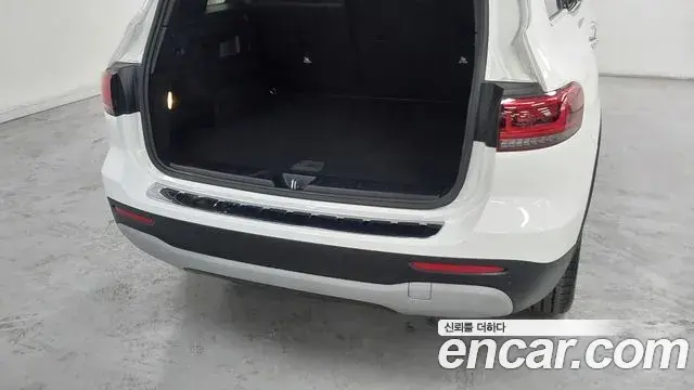 Mercedes-Benz GLB-Class 2021 — Фото 11/20