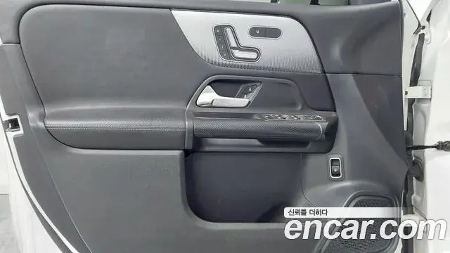 Mercedes-Benz GLB-Class 2021 — Фото 15/20