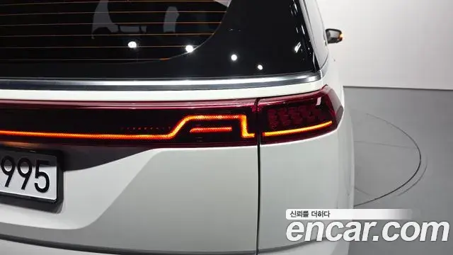 Kia Carnival 2021 — ფოტო 23/32