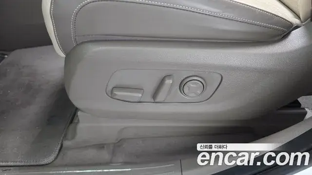 Kia Carnival 2021 — ფოტო 24/32