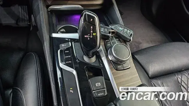 BMW 5 Series 2018 — Фото 9/20