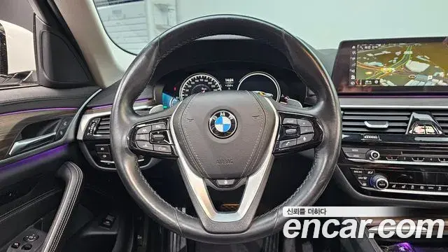 BMW 5 Series 2018 — Фото 13/20