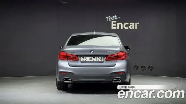 BMW 5 Series 2019 — ფოტო 17/20