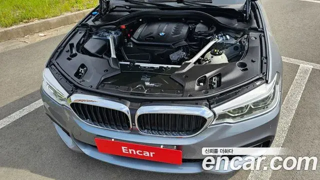 BMW 5 Series 2019 — ფოტო 4/20