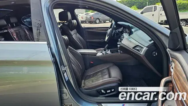 BMW 5 Series 2019 — ფოტო 10/20