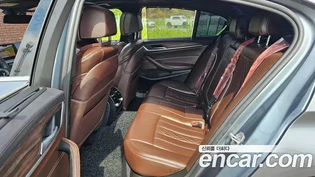 BMW 5 Series 2019 — ფოტო 18/20