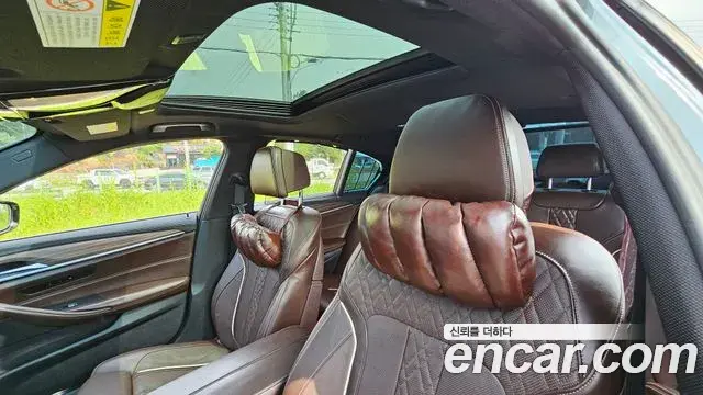 BMW 5 Series 2019 — ფოტო 5/20