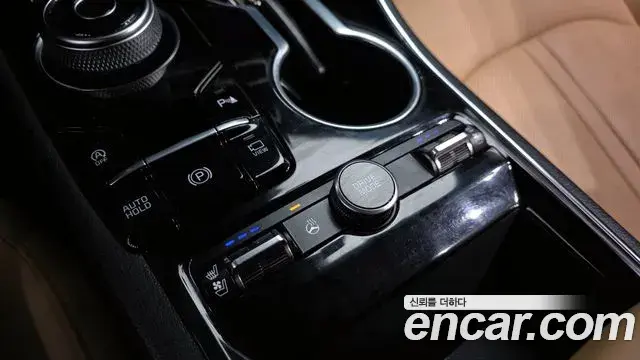 Kia K5 2020 — ფოტო 26/30