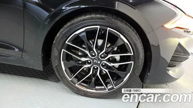 Kia K5 2020 — ფოტო 17/30