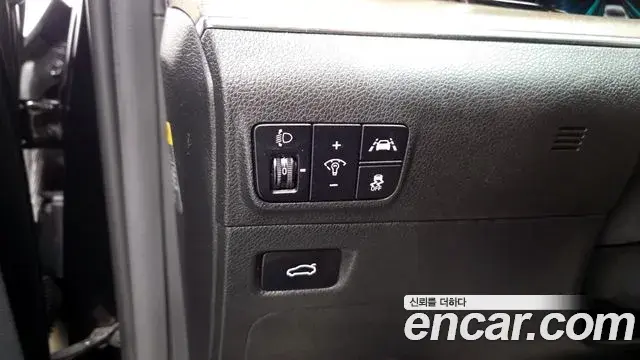 Kia K5 2020 — ფოტო 28/30