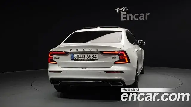 Volvo S60 2020 — Şəkil 28/40