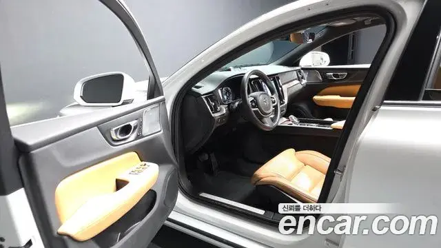 Volvo S60 2020 — Şəkil 29/40