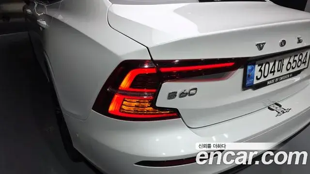 Volvo S60 2020 — Şəkil 19/40