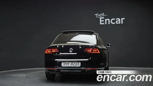 Volkswagen Passat GT 2018 — Şəkil 20/30