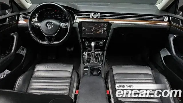 Volkswagen Passat GT 2018 — Şəkil 26/30