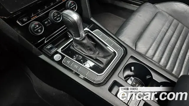 Volkswagen Passat GT 2018 — Şəkil 27/30
