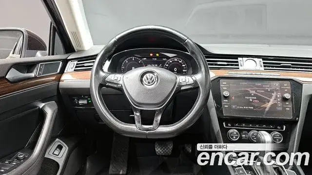 Volkswagen Passat GT 2018 — Şəkil 22/30