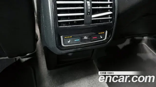 Volkswagen Passat GT 2018 — Şəkil 29/30