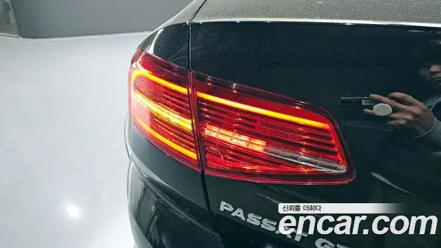 Volkswagen Passat GT 2018 — Şəkil 19/30