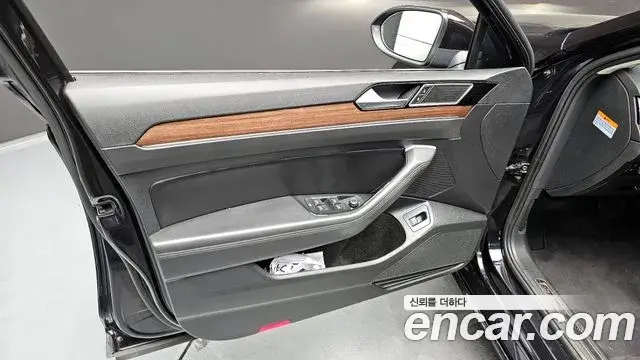 Volkswagen Passat GT 2018 — Şəkil 18/30