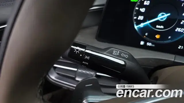 Kia K8 2023 — Şəkil 17/37