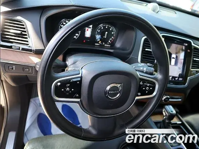 Volvo XC90 2018 — Photo 19/20