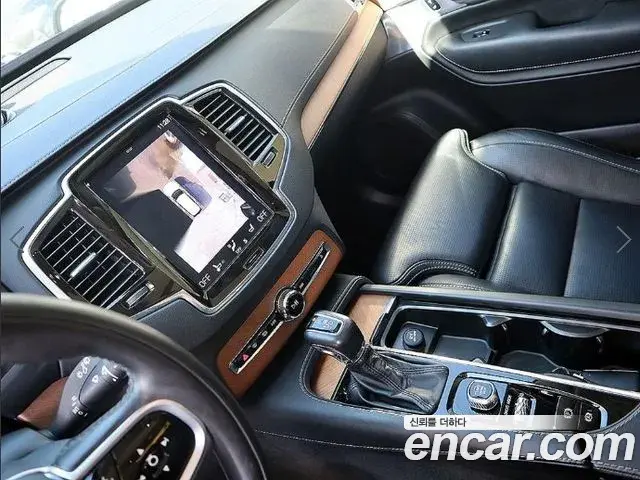 Volvo XC90 2018 — Photo 12/20
