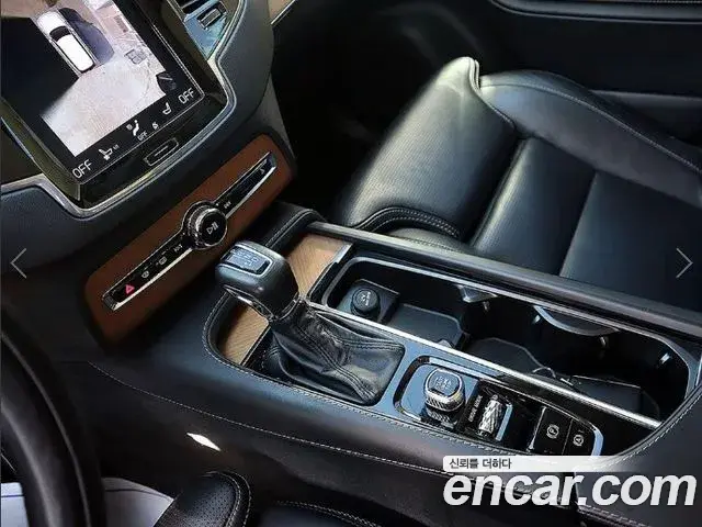 Volvo XC90 2018 — Photo 8/20