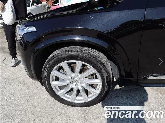 Volvo XC90 2018 — Photo 18/20