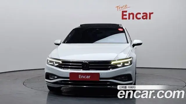 Volkswagen Passat GT 2022 — Şəkil 16/33
