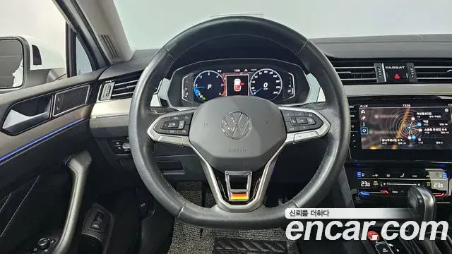Volkswagen Passat GT 2022 — Şəkil 26/33