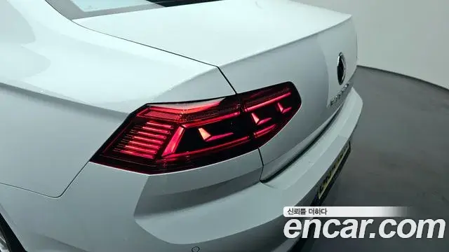 Volkswagen Passat GT 2022 — Şəkil 27/33