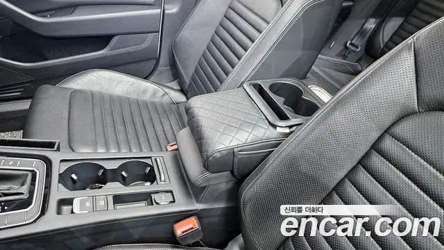 Volkswagen Passat GT 2022 — Şəkil 32/33