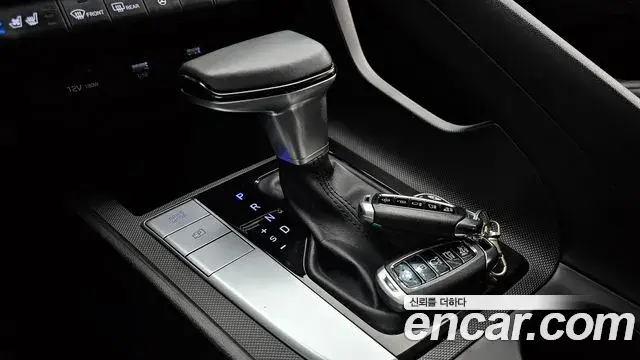 Hyundai The New Avante Hybrid 2021 — Photo 8/20