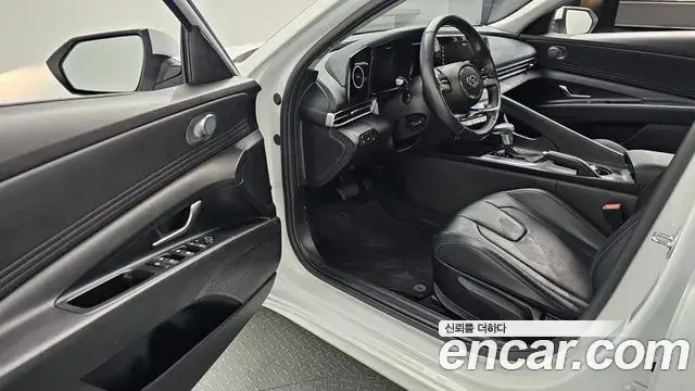 Hyundai The New Avante Hybrid 2021 — Photo 18/20