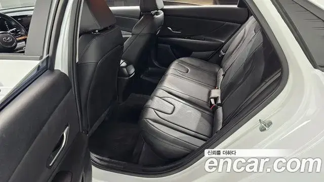 Hyundai The New Avante Hybrid 2021 — Photo 16/20