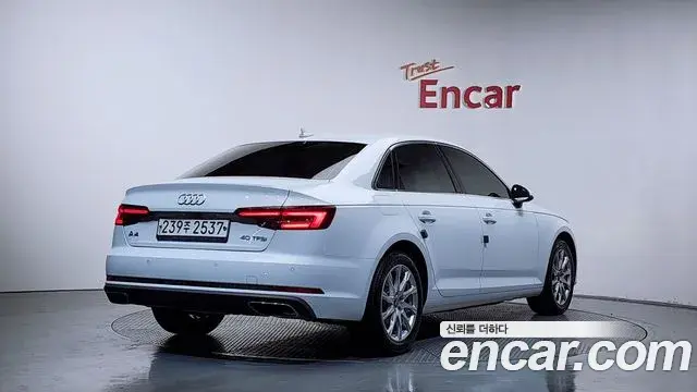 Audi A4 2019 — Фото 2/20