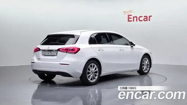 Mercedes-Benz A-Class 2019 — Şəkil 27/32
