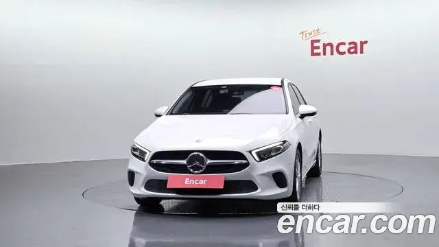 Mercedes-Benz A-Class 2019 — Şəkil 31/32