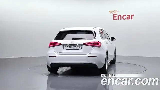Mercedes-Benz A-Class 2019 — Şəkil 24/32