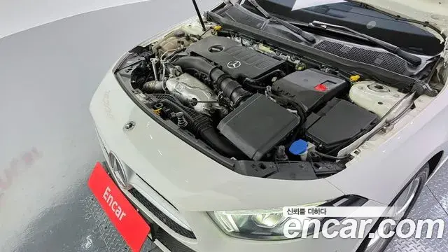 Mercedes-Benz A-Class 2019 — Şəkil 11/32