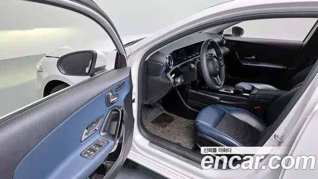 Mercedes-Benz A-Class 2019 — Şəkil 7/32