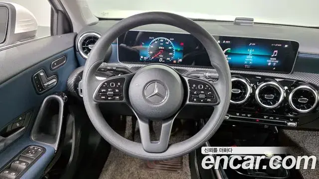 Mercedes-Benz A-Class 2019 — Şəkil 19/32