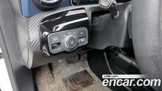 Mercedes-Benz A-Class 2019 — Şəkil 14/32