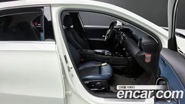 Mercedes-Benz A-Class 2019 — Şəkil 18/32