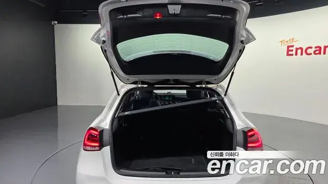 Mercedes-Benz A-Class 2019 — Şəkil 30/32